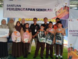 KAI Logistik dan Rumah Zakat Salurkan 62 Paket Perlengkapan Sekolah