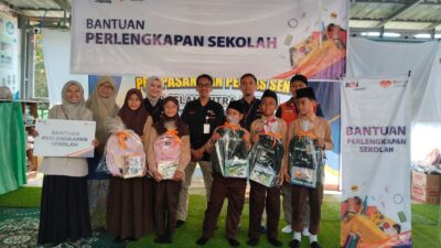 KAI Logistik dan Rumah Zakat Salurkan 62 Paket Perlengkapan Sekolah