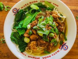 Kenapa Wonogiri Terkenal dengan Mi Ayam dan Bakso?