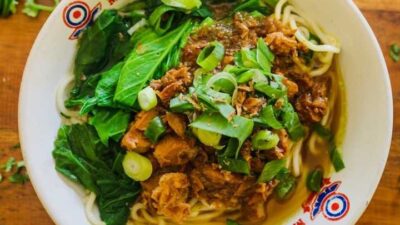 Kenapa Wonogiri Terkenal dengan Mi Ayam dan Bakso?