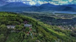 Lanskap Rawa Pening dan Gunung dari Goa Rong View Semarang