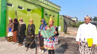 Dari Kostum Daur Ulang Sampah hingga Eksistensi "Emak-Emak" di Upacara ke-81 RI di Kampung Gang Presiden Semarang