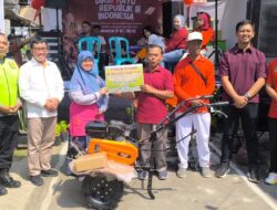 Peringati Kemerdekaan, DPRD Jateng Ida Nurul Farida Fasilitasi Alat Pertanian untuk Petani Noborejo