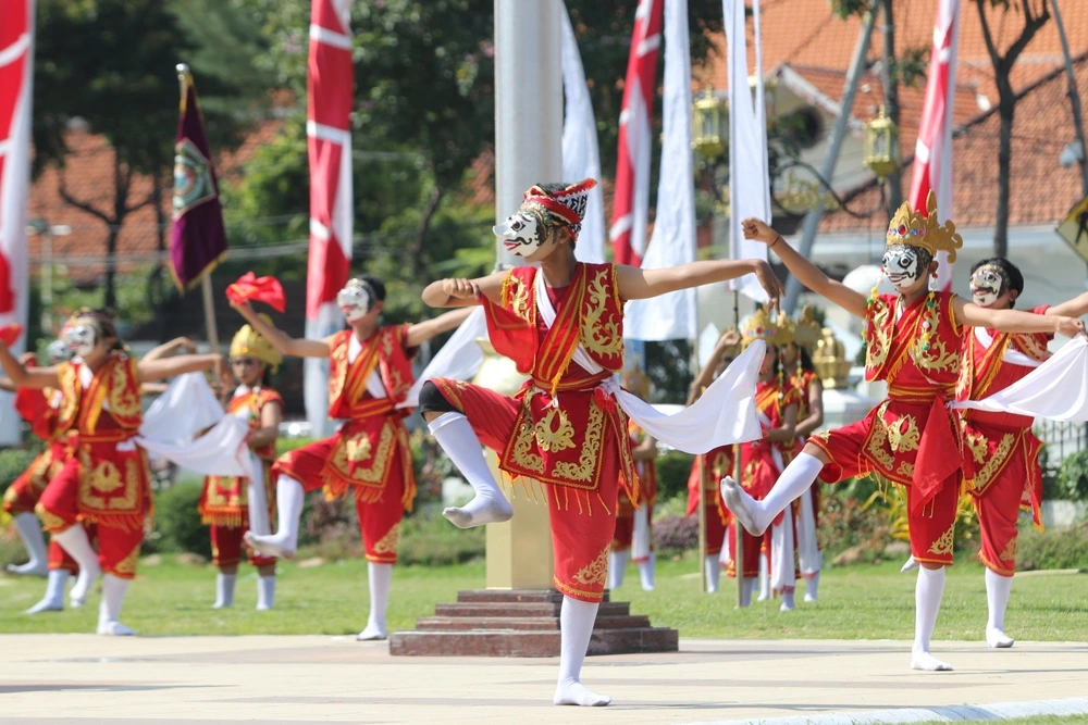 Menumbuhkan Patriotisme Lewat Tari Prajuritan Semarang