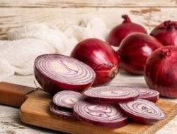 Mengapa Orang Jawa Memilih Bawang Merah untuk Kerokan Anak?