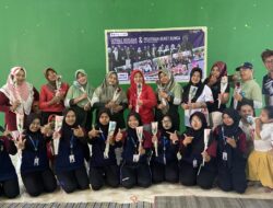 Kembangkan Kreativitas Warga, KKN UPGRIS Kelompok 32 Adakan Pelatihan Pembuatan Buket