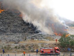 TPA Putri Cempo Solo Terbakar, Fenomena Krisis Sampah dan Nasib Pemulung