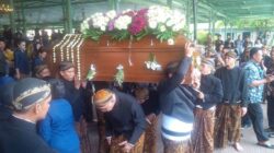 Menghormati dan Mengikhlaskan Orang yang Meninggal Lewat Tradisi Brobosan