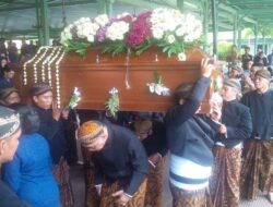 Menghormati dan Mengikhlaskan Orang yang Meninggal Lewat Tradisi Brobosan
